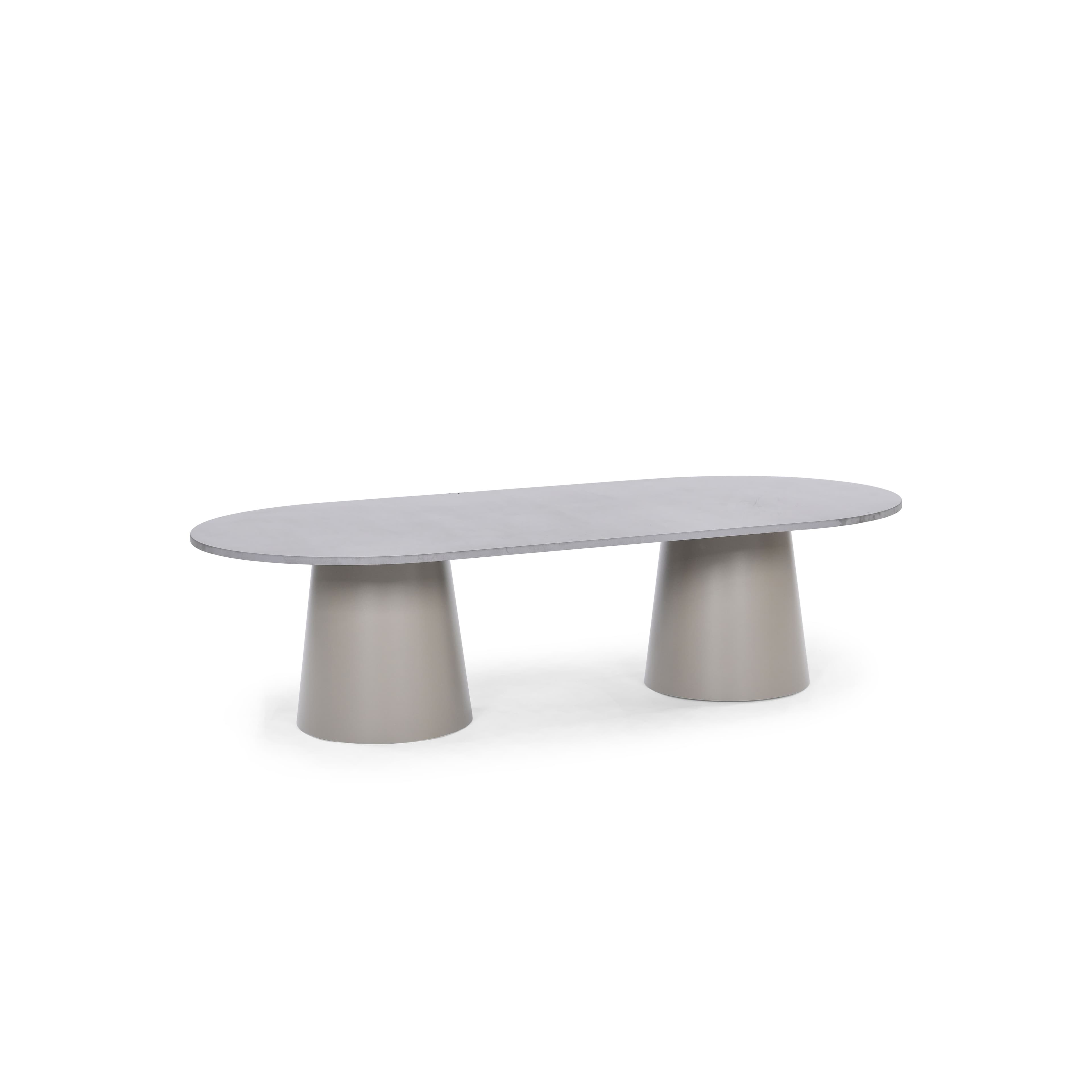 Conning oval coffee table (ceramic)