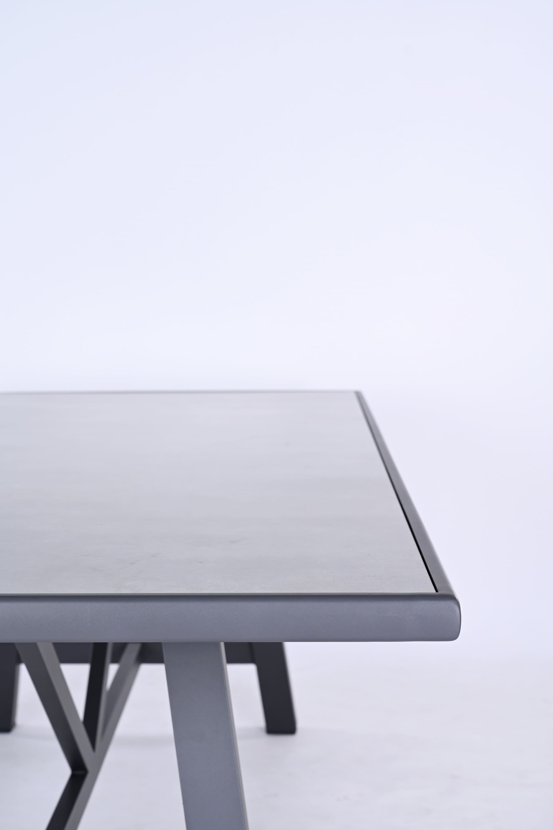 Bern dining table
