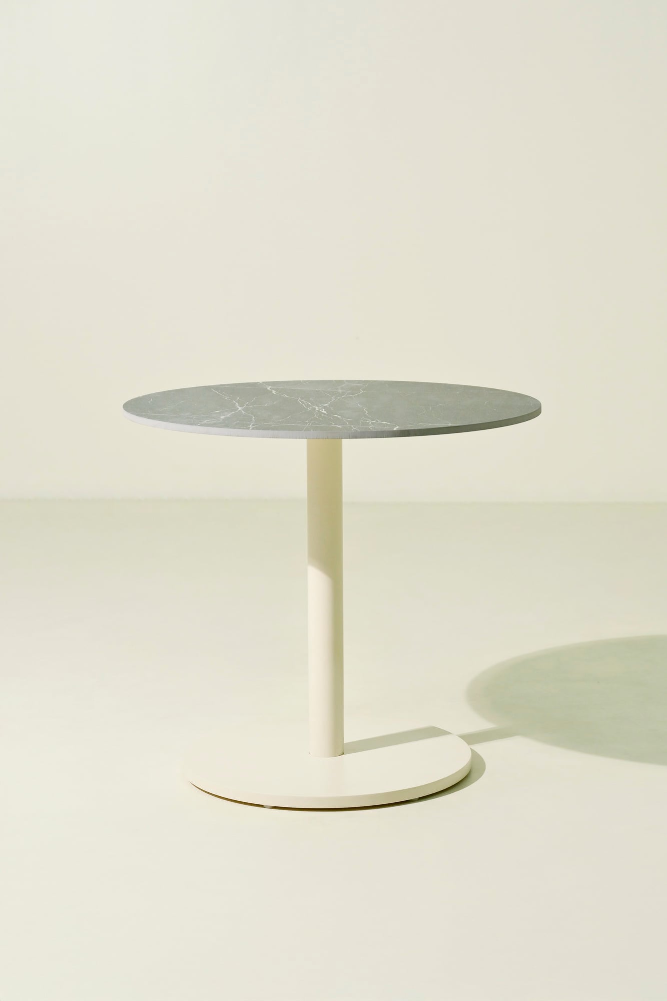 Bistro round dining (ceramic)