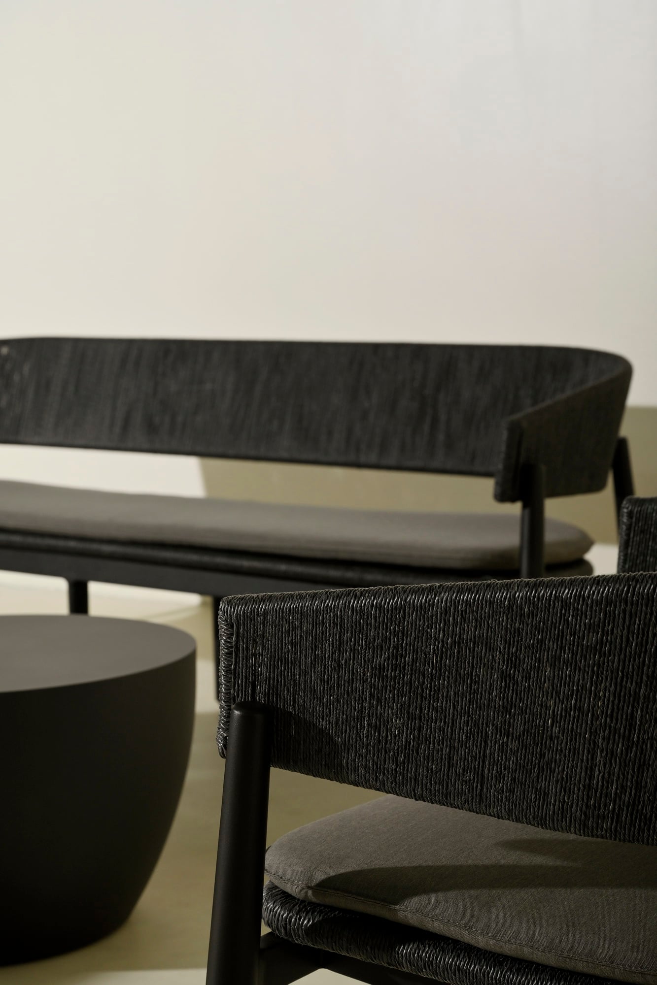 Campania Aluminum lounge chair