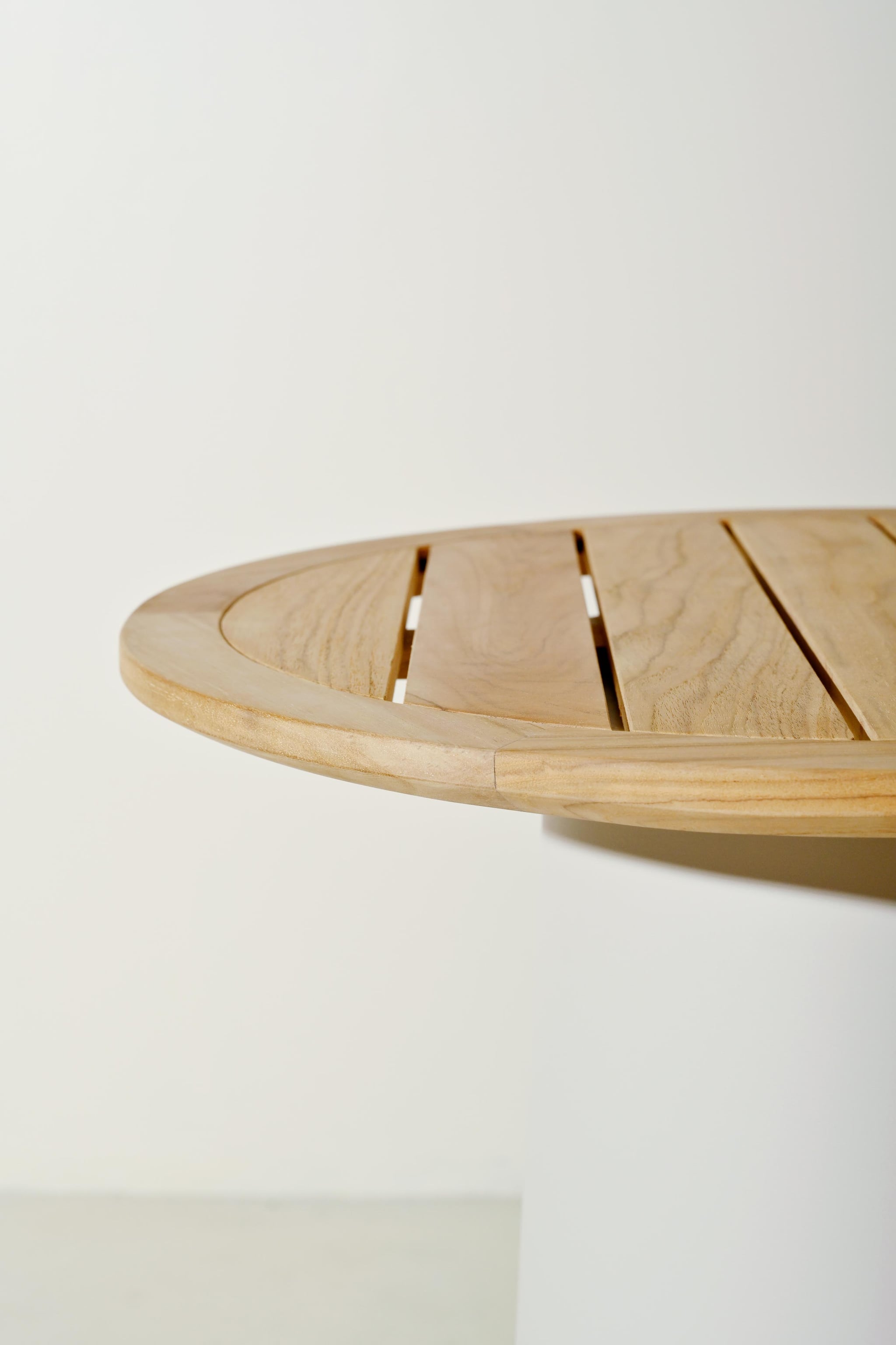 Conning teak bar table