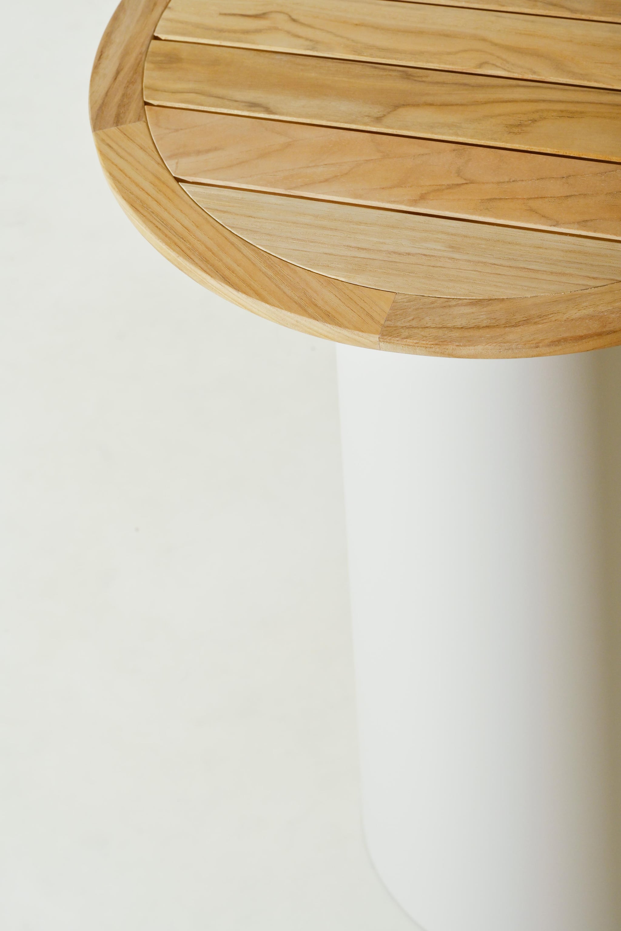 Conning teak bar table