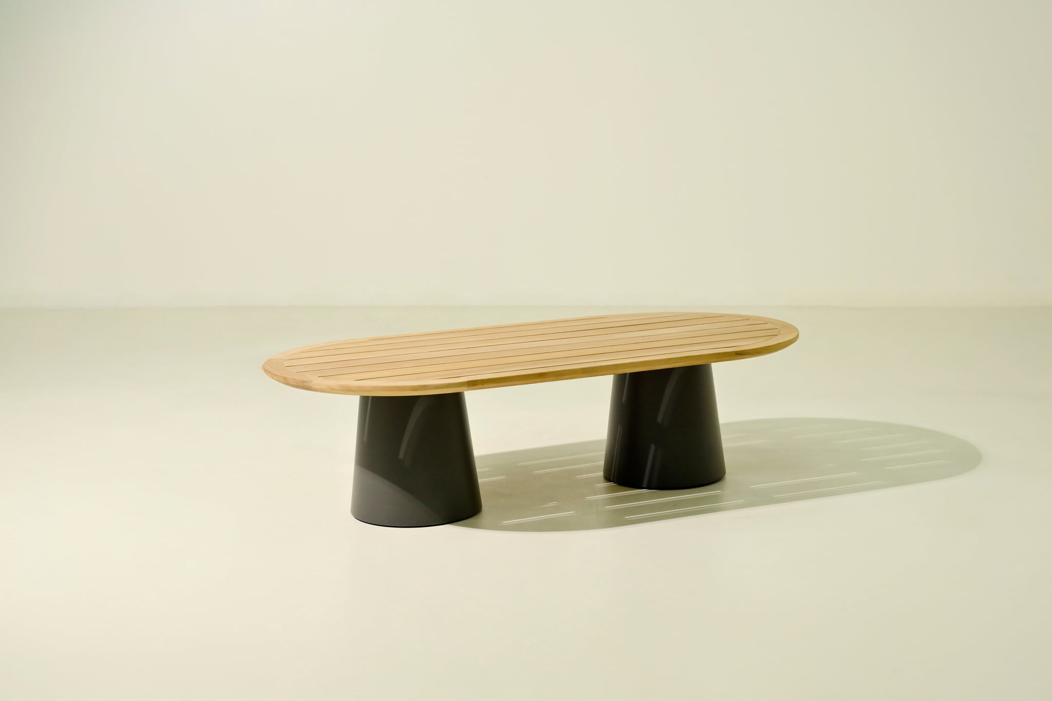 Conning oval coffee table