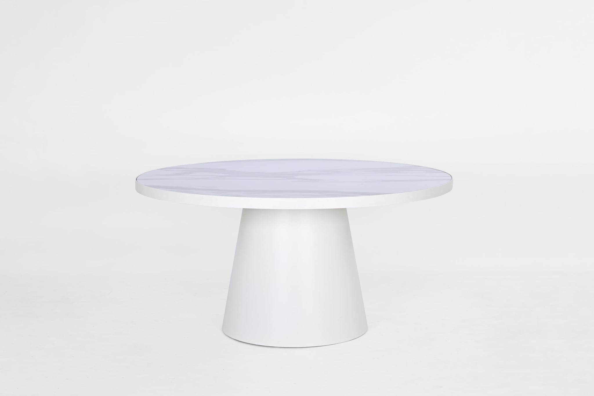 Conning round dining table