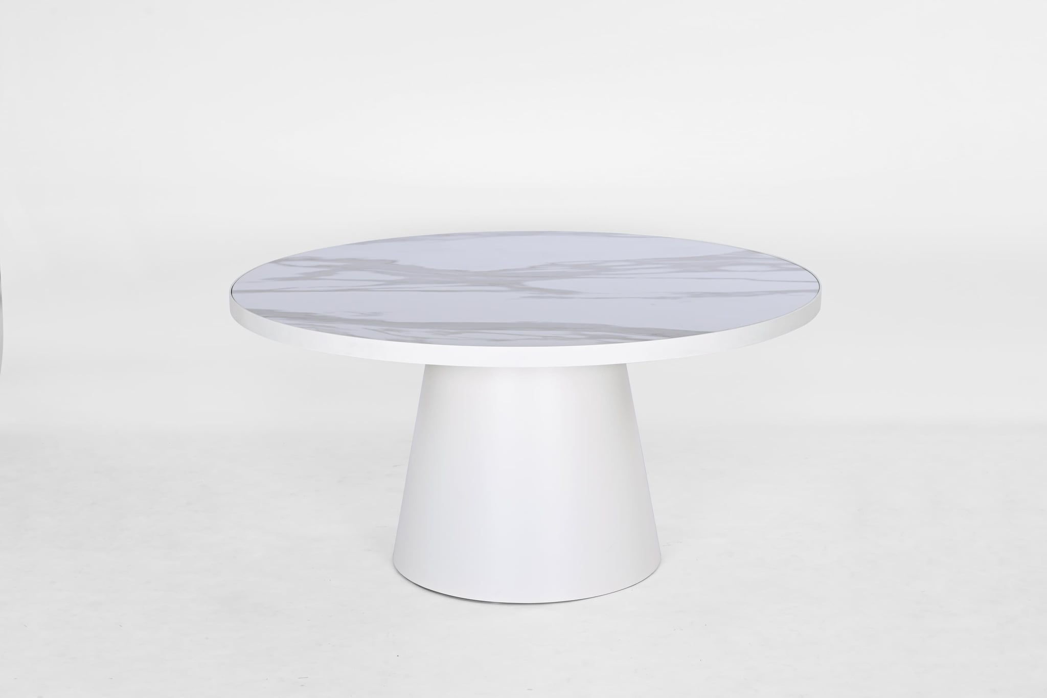 Conning round dining table