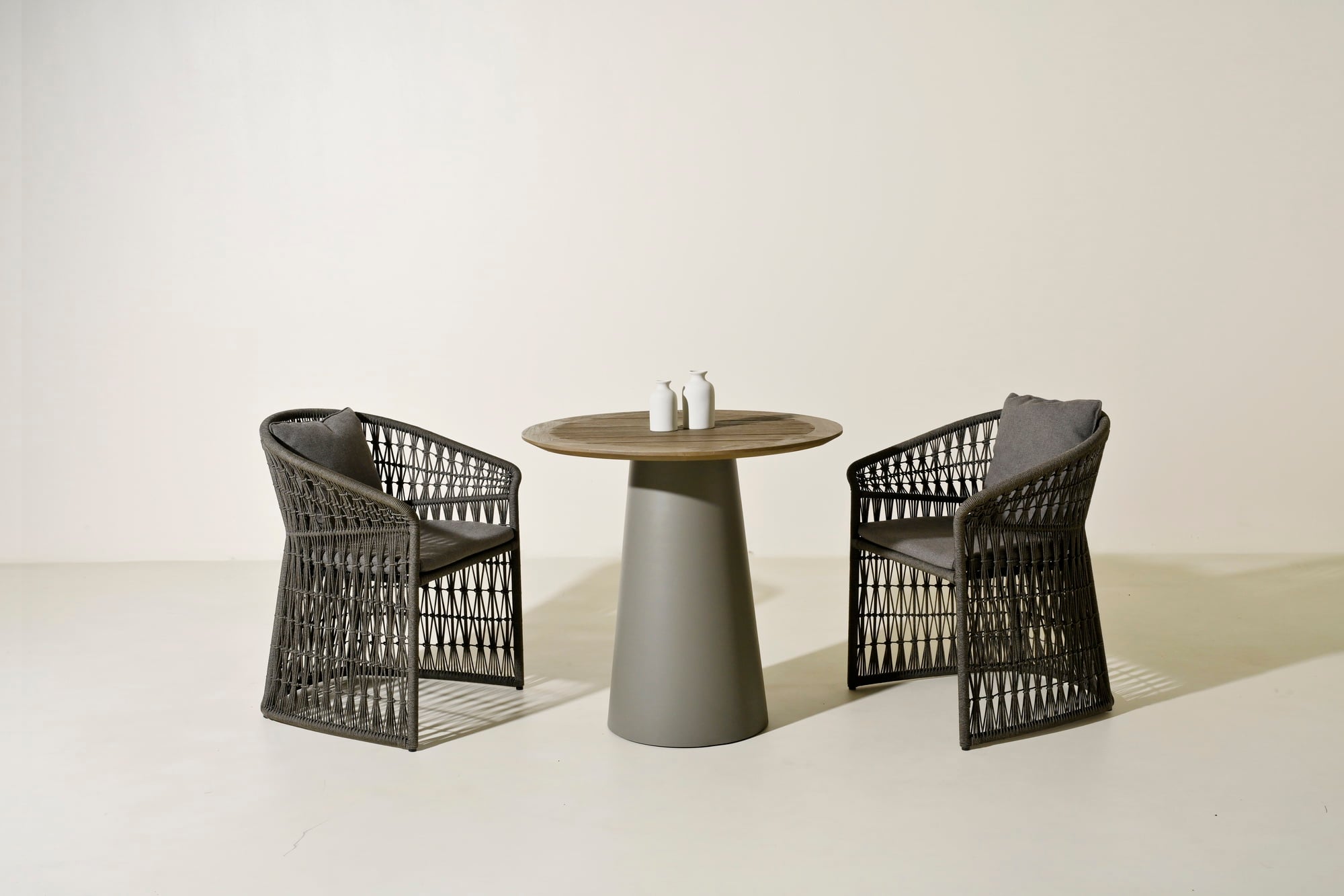 Conning teak dining table D80