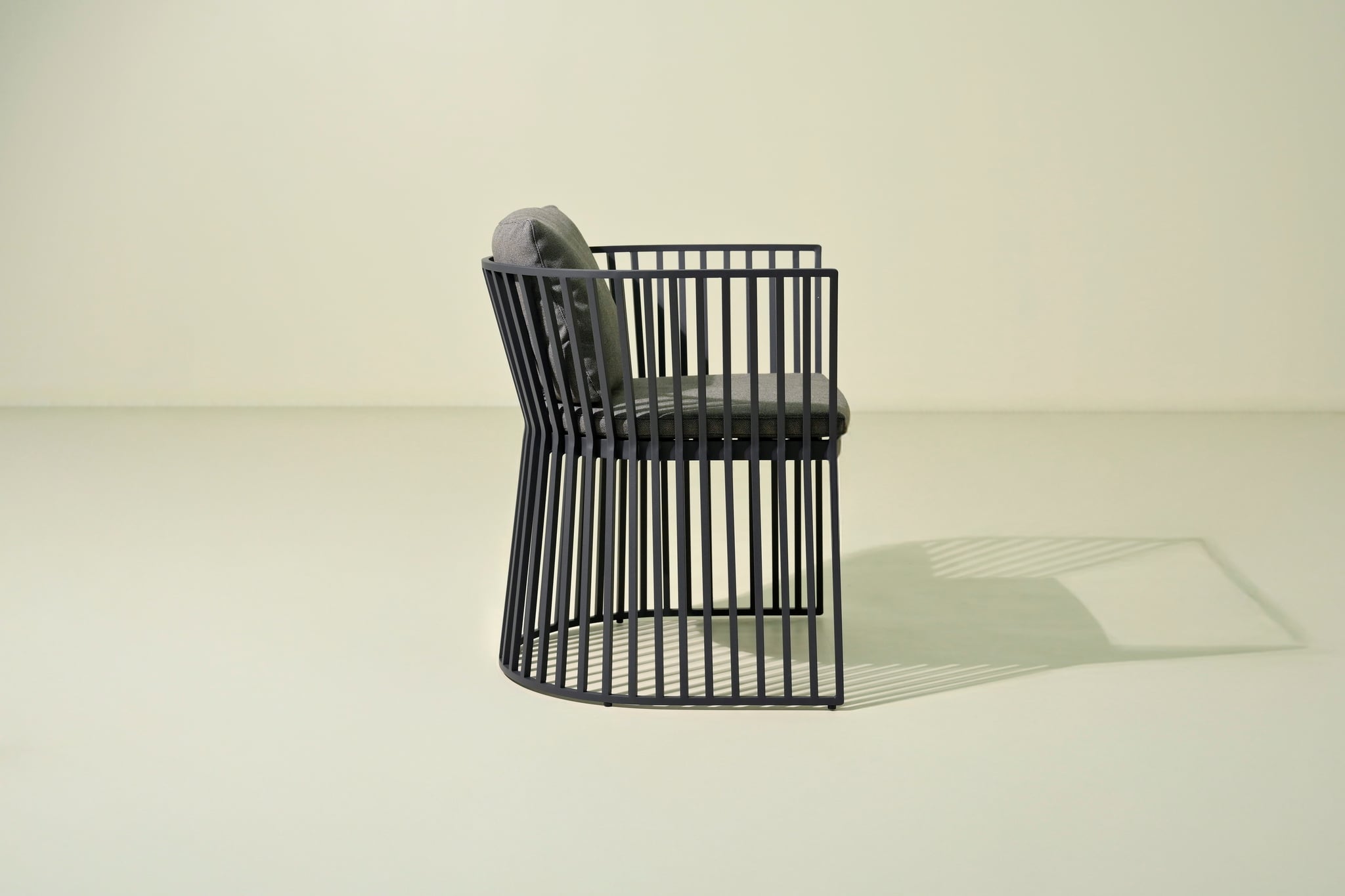 Fence dining armchair
