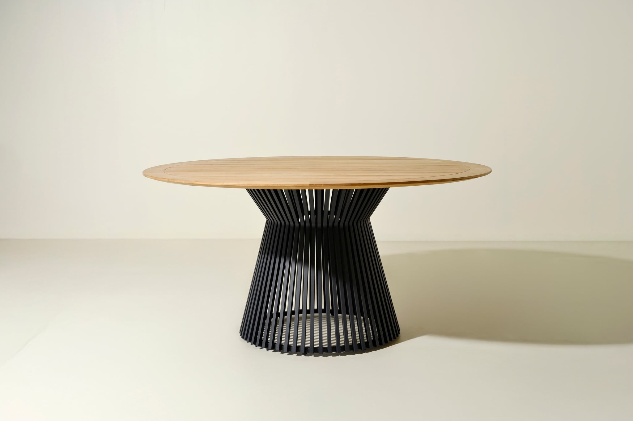 Fence round dining table
