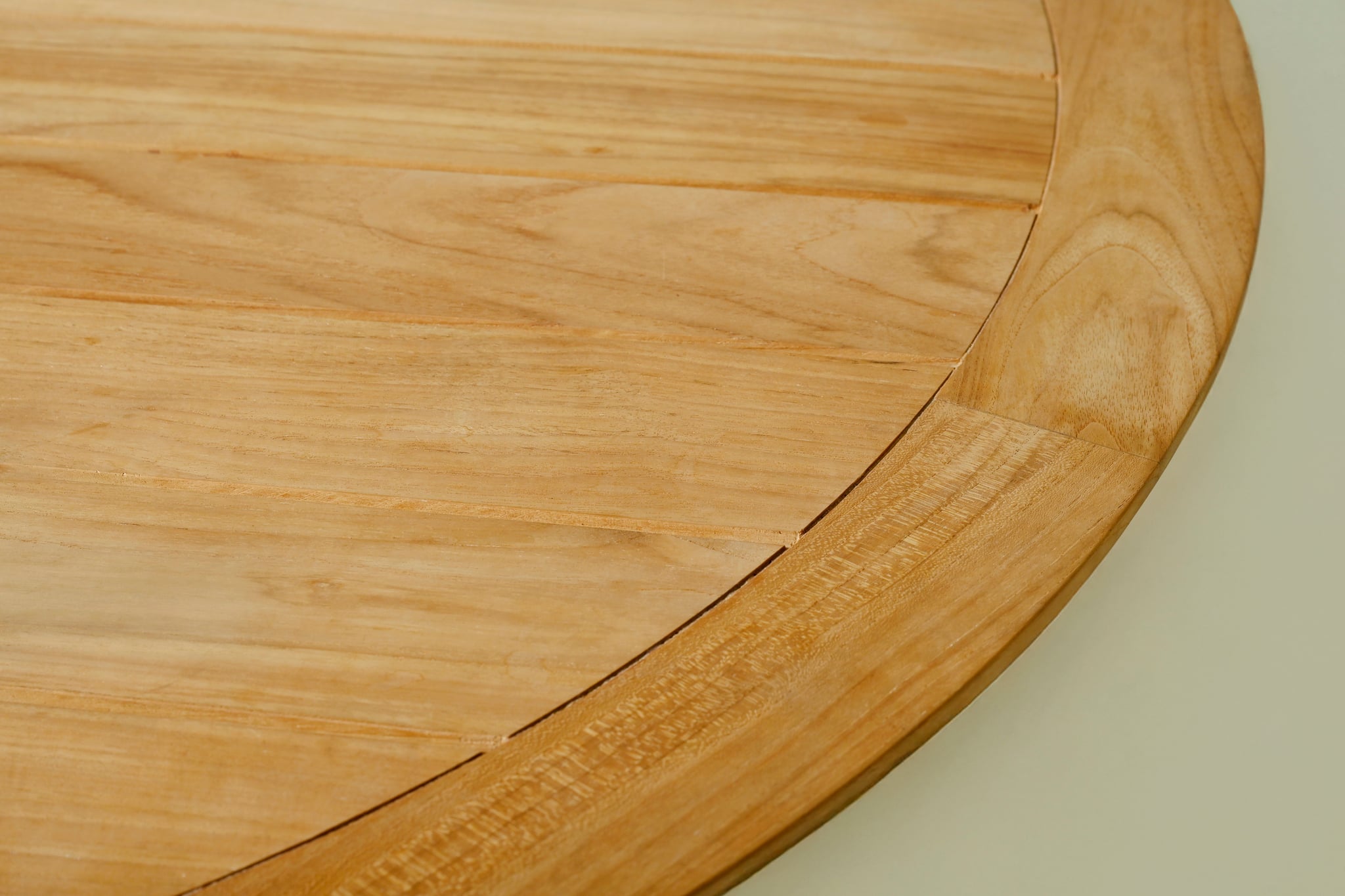 Fence round dining table