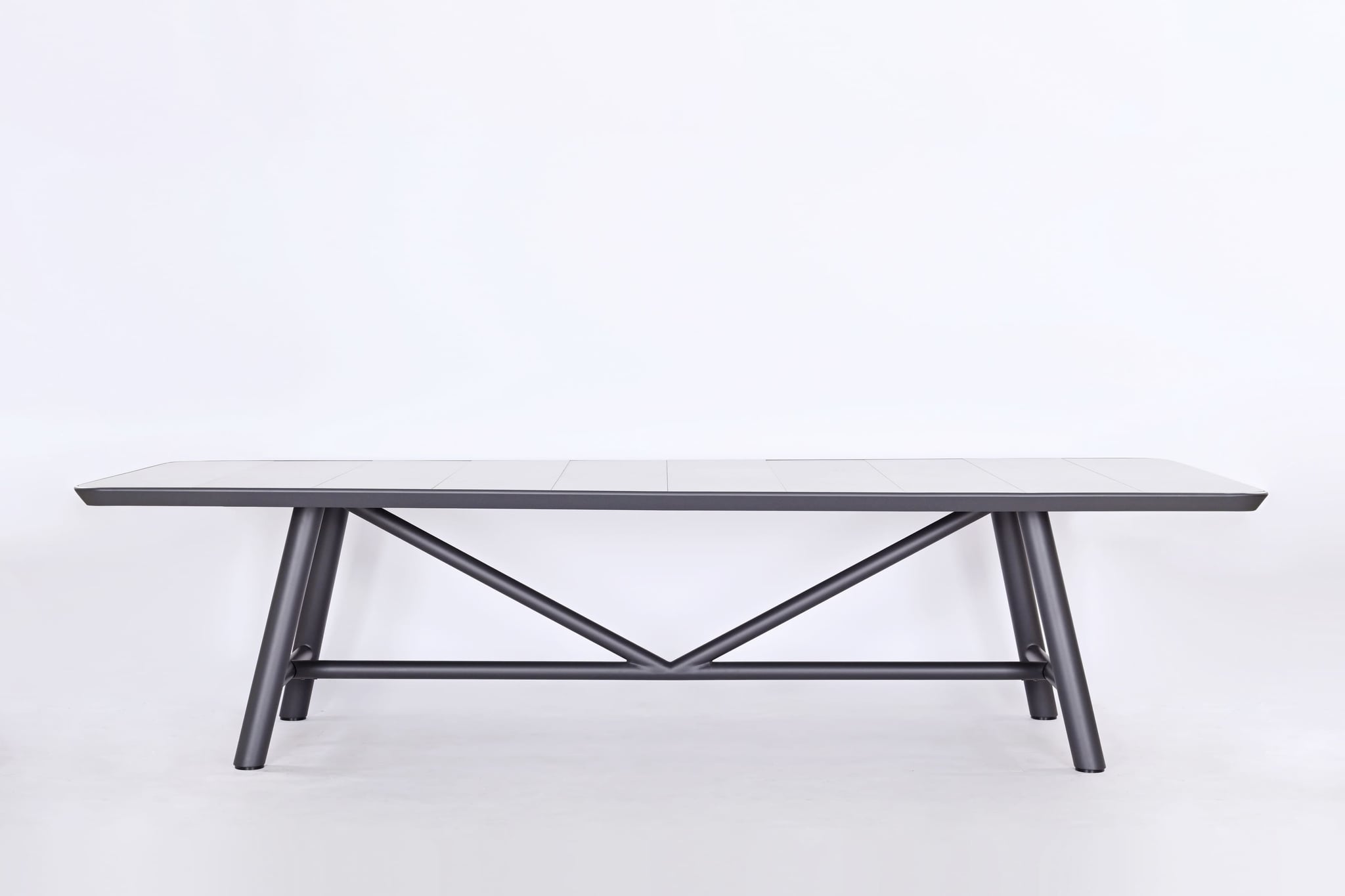 Kansas dining table ceramic