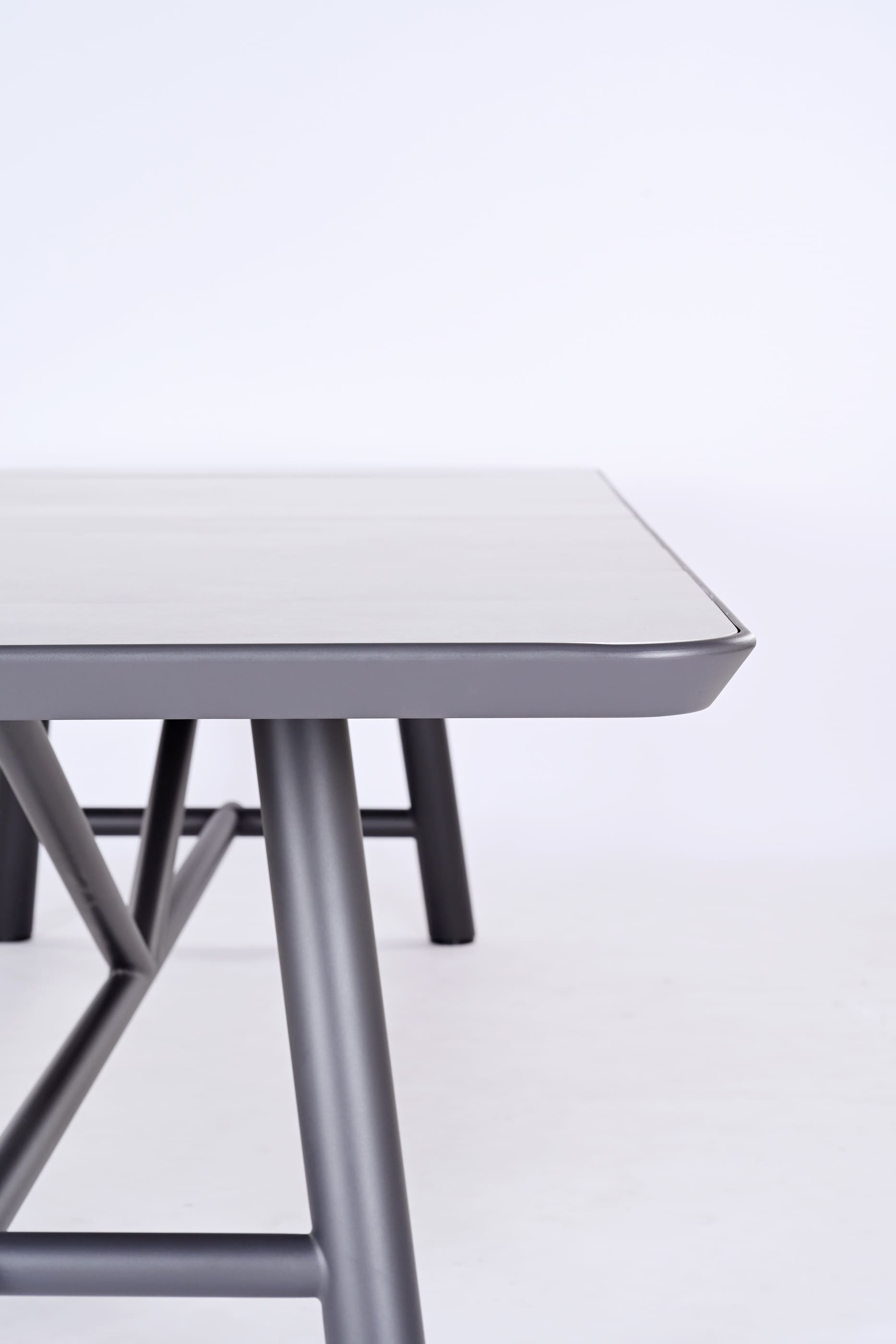 Kansas dining table ceramic