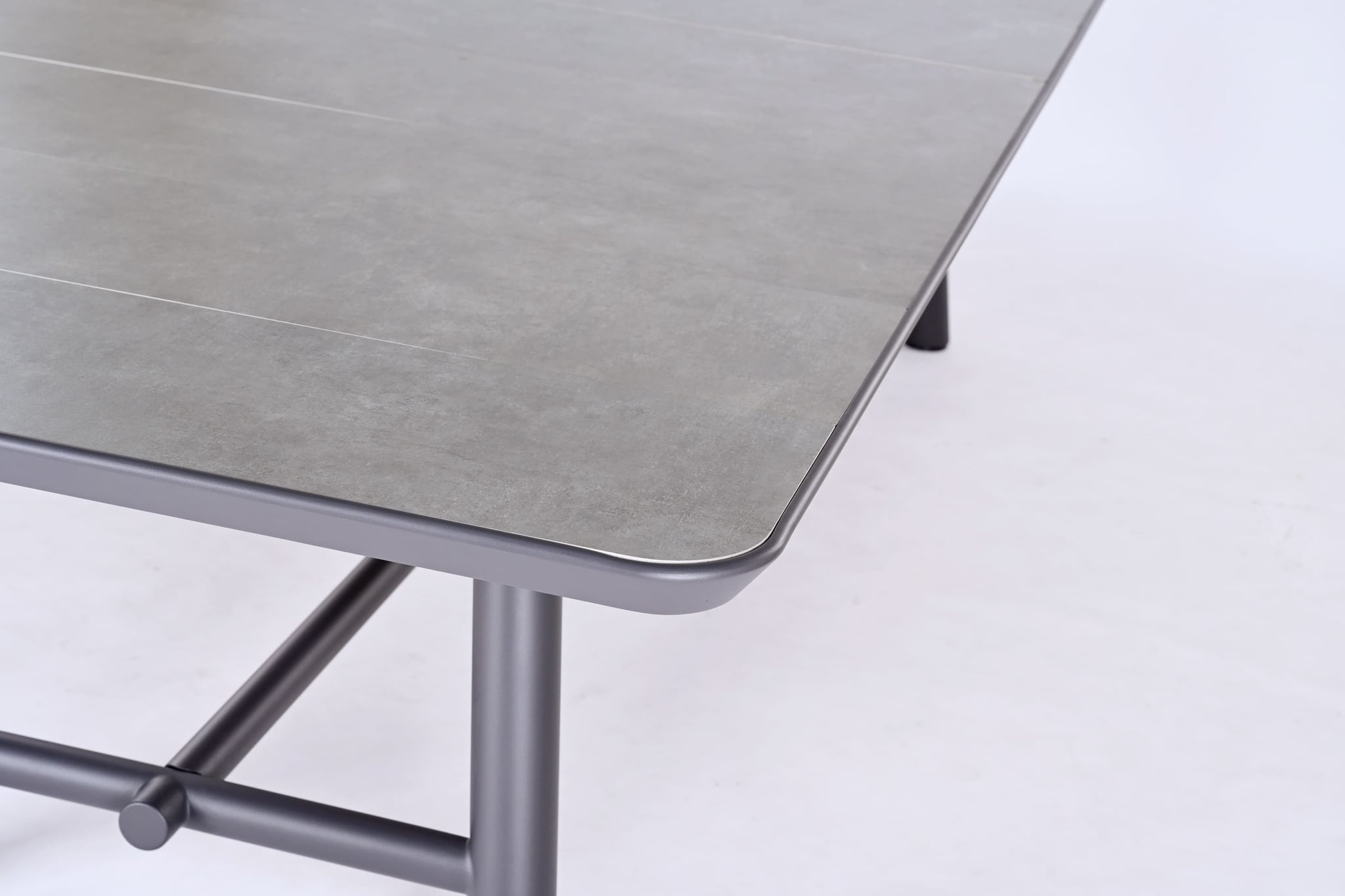 Kansas dining table ceramic