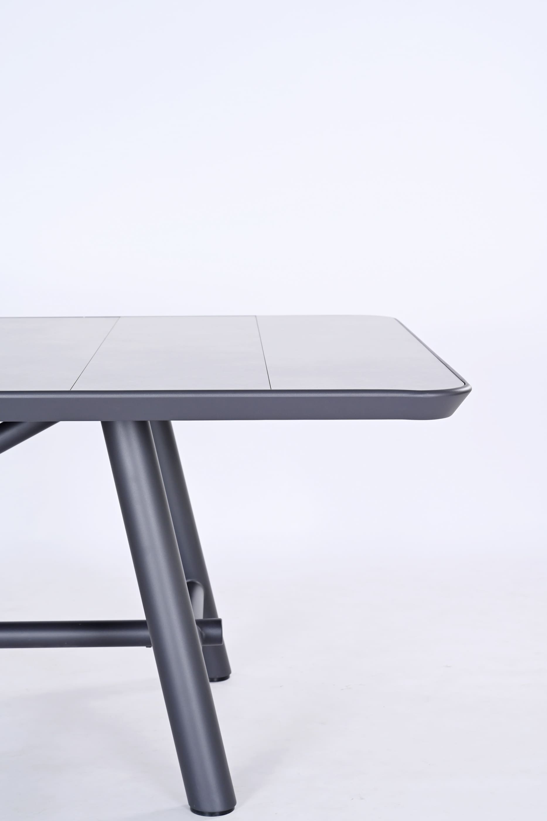Kansas dining table ceramic