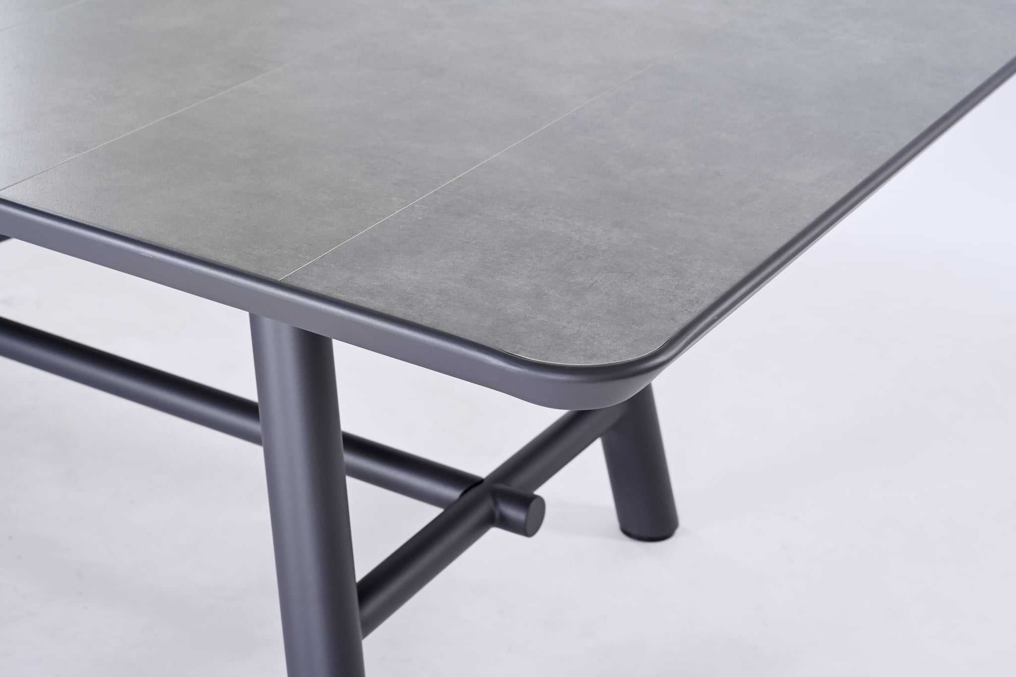 Kansas dining table ceramic