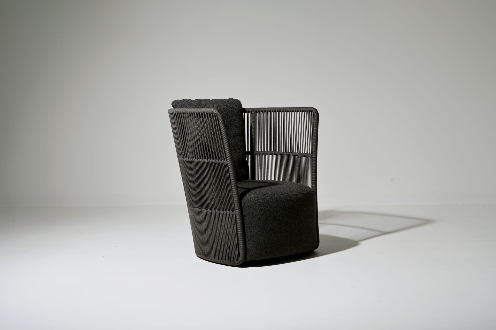 Rodeo lounge chair high back