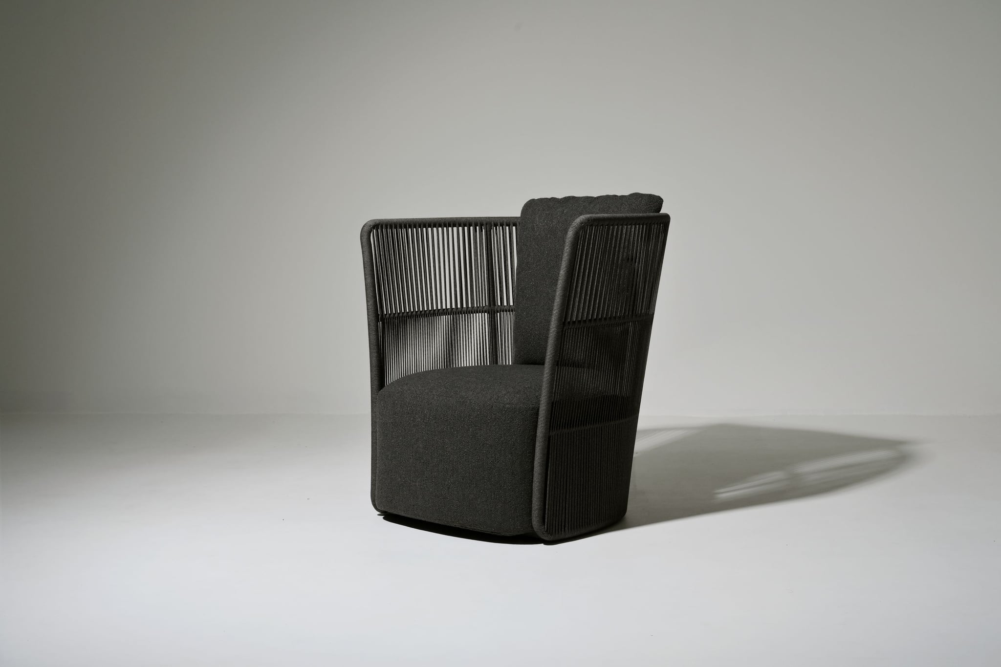 Rodeo lounge chair high back