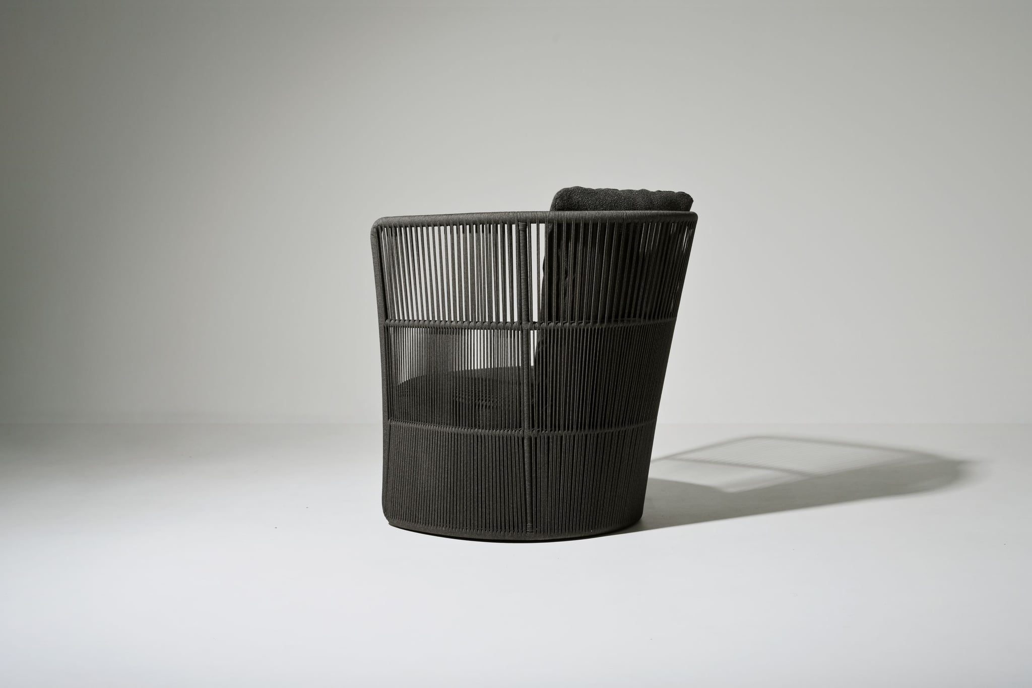 Rodeo lounge chair high back