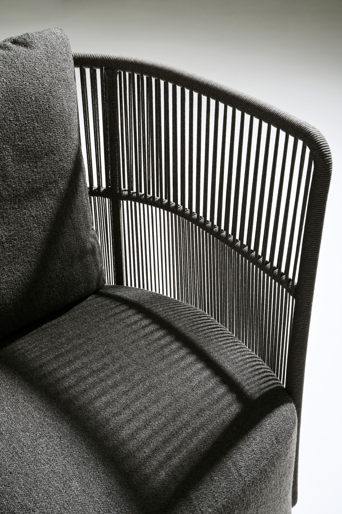 Rodeo lounge chair high back