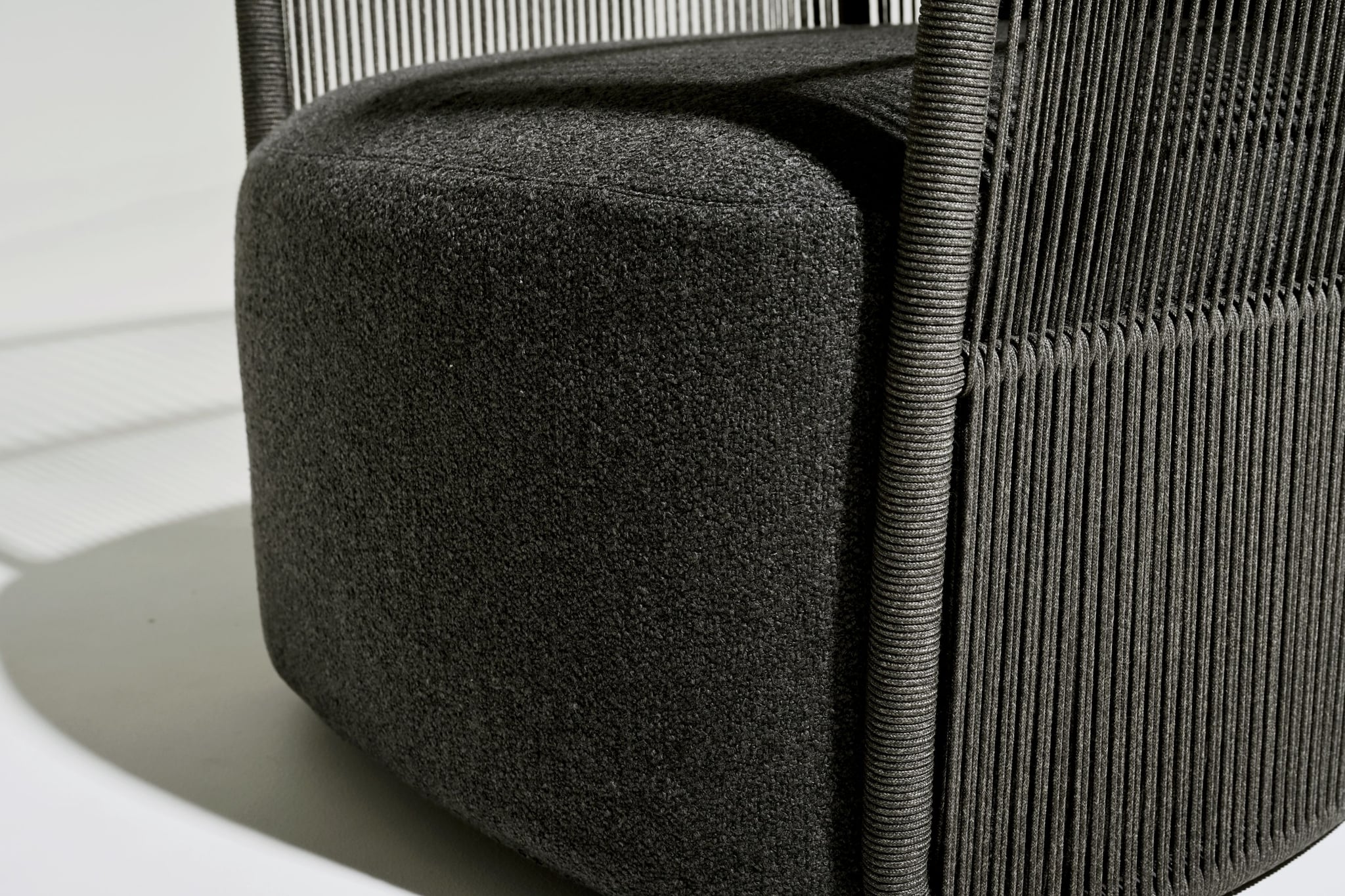 Rodeo lounge chair high back