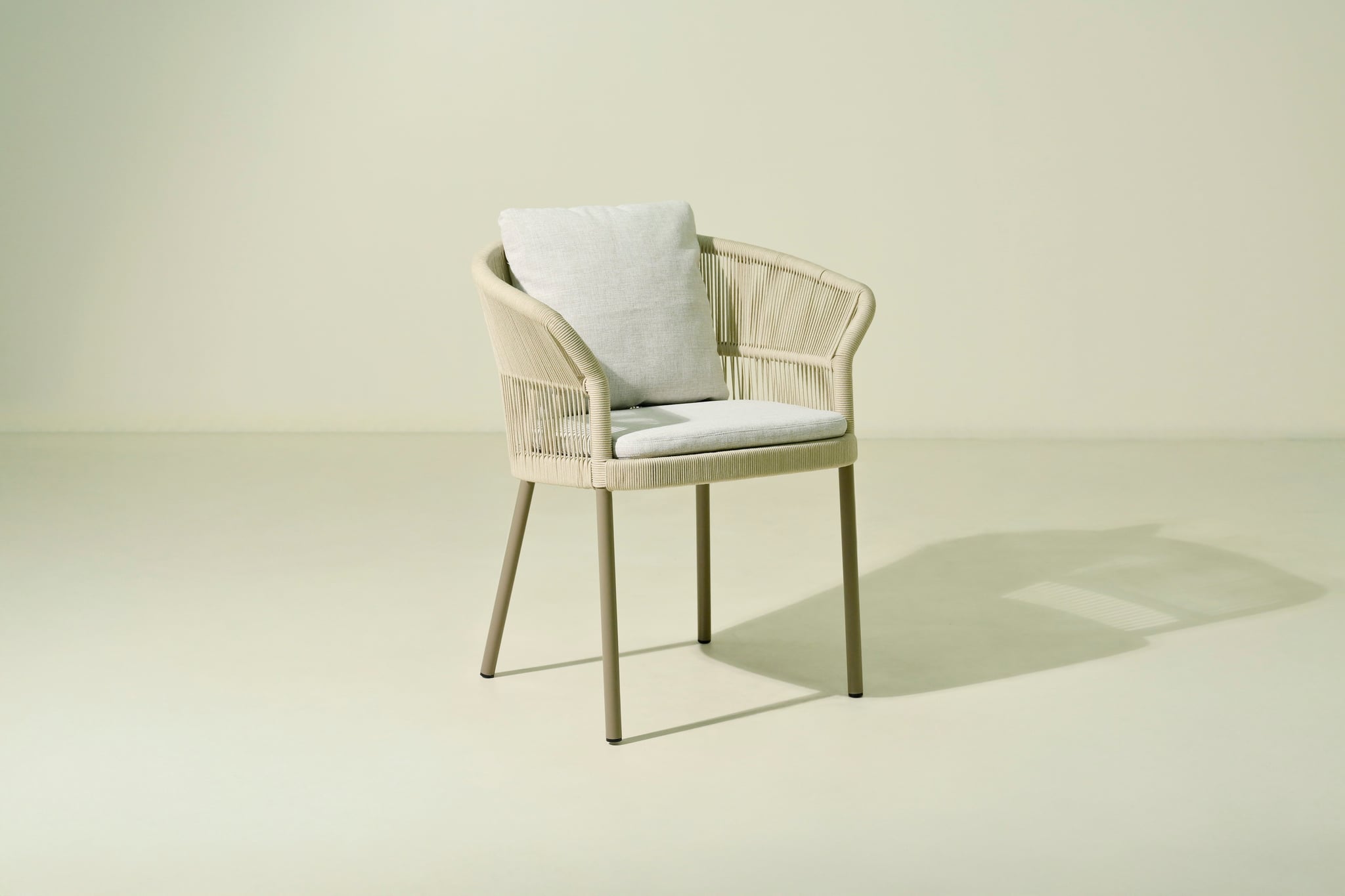 Vasto dining armchair